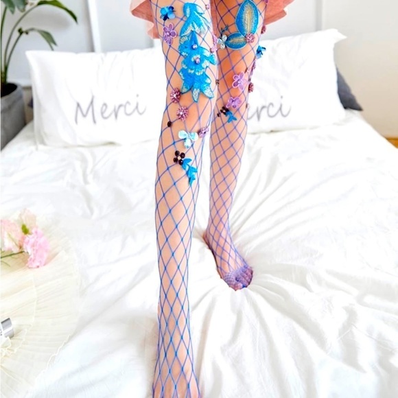 𝅺PURPLE BLUE AND GOLD FLORAL EMBROIDERED FISHNETS WITH SEQUINS AND RHINESTONES - Picture 4 of 7